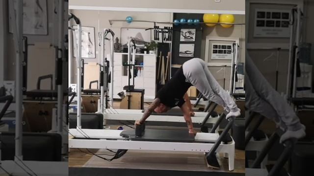 Pilates Reformer Workout. Studio Pilates Lugo