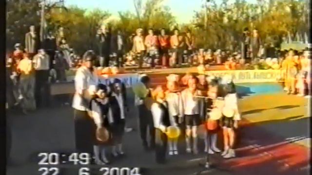 22.06.2004 Каражал, выпускники школ города на торжественной части смотреть онлайн