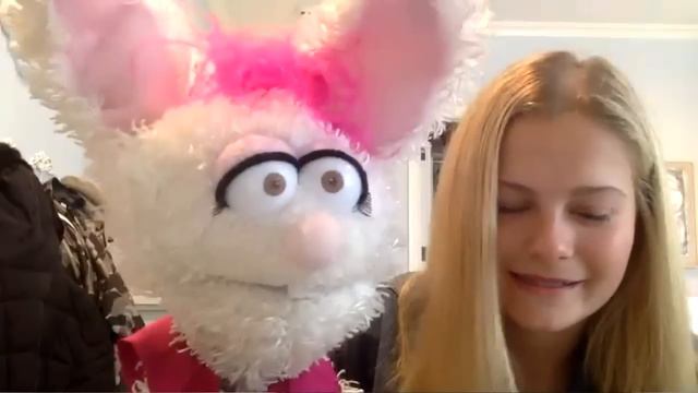 Can You Put This Word In A Song? The Crosbys VS DARCI LYNNE AND PETUNIA!! смотреть онлайн