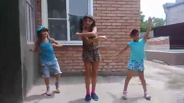 Сумасшедшее лето. Молния во дворе. смотреть онлайн