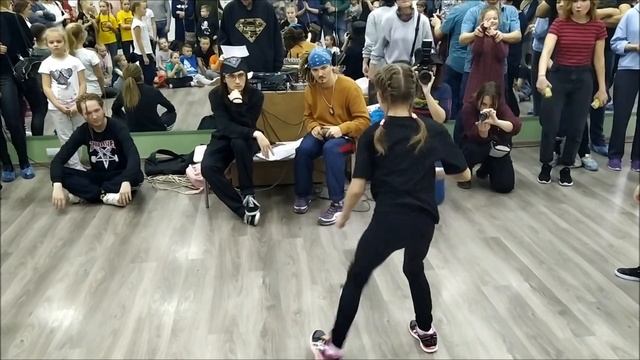 Танцевальный батлл, DANCE IS ME winter mirror 2019, оцените мое первое участие в батле смотреть онлайн