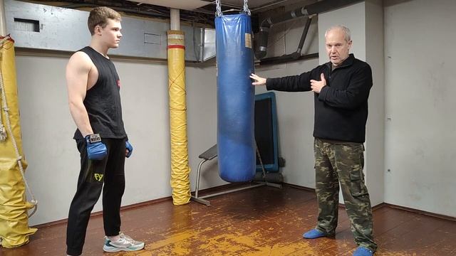 Постановка техники ударов руками "на челноке" смотреть онлайн