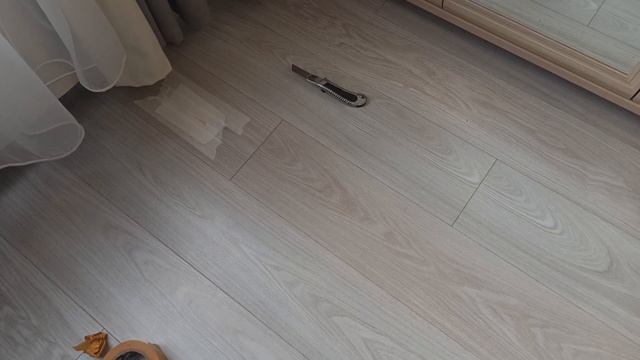 Как убрать щель в ламинате, не разбирая пол! Почему появилась щель? смотреть онлайн