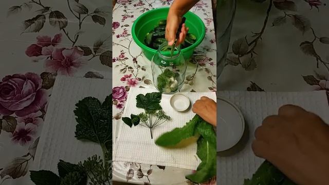 Больше 20 лет так консервирую огурцы - это что-то! смотреть онлайн