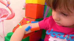 Ева и её новые игрушки