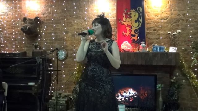 "Поцелуй" стихи и музыка Елены Щелкуновой, исполняет автор!Премьера в клубе Верлибр! смотреть онлайн