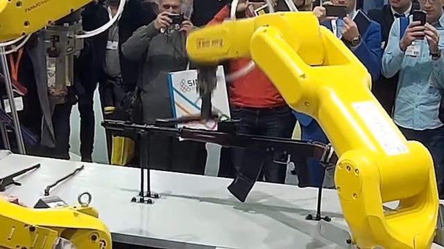 Металлообработка 2017 Роботы Манипуляторы Fanuc Разбирают Автомат Калашникова АК47 смотреть онлайн