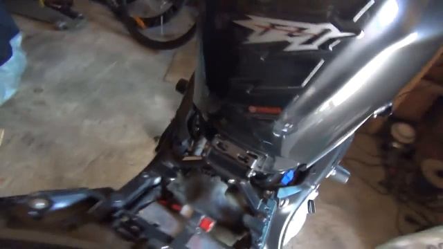 Замена свечей и антифриза на Yamaha FZ1 2008 смотреть онлайн