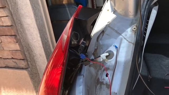 Part Two of Cavogin Double Din Radio Installation 2005 Ford Focus смотреть онлайн