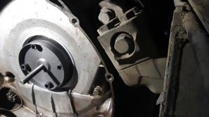 Замена коренного сальника Даф 105(DAF 105 PACCARD)