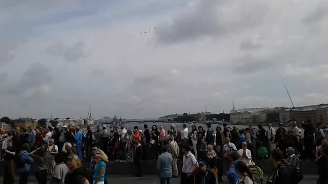 День Военно-Морского флота в С-Петербурге. Летят самолеты... смотреть онлайн
