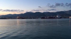 В МОРЕ ХОДЯТ КОРАБЛИ...