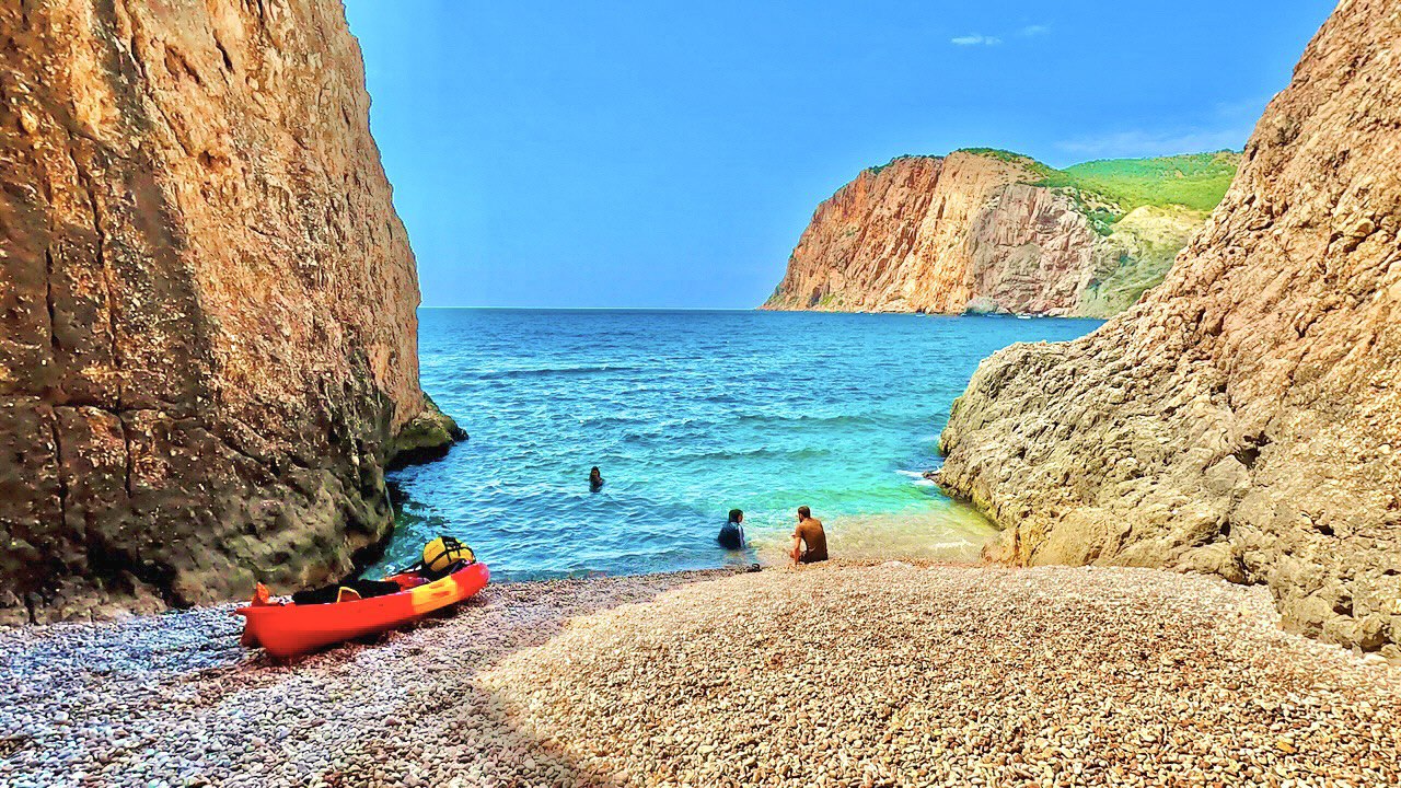 КРЫМ. СКРЫТЫЙ от ГЛАЗ СЕКРЕТНЫЙ ДИКИЙ пляж! Впервые на каяке по кристальному морю! Отдых в Балаклаве смотреть онлайн