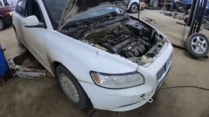 Volvo S40 лопнул радиатор, меняем и замена фланца системы охлаждения часть 1