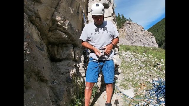 Makeshift Harness from Shoulder-Length Slings -- Rock Climbing Mentor Series смотреть онлайн