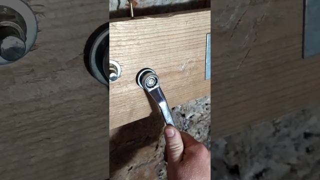 Анкер прокручивается.Как его затянуть? смотреть онлайн