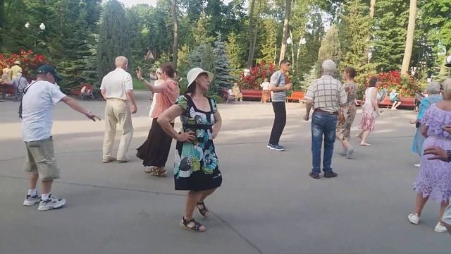 Харьков, танцы в парке,"Ой ты,моя жиночка!" смотреть онлайн