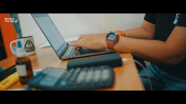 Above & Below Maldives - FUVAHMULAH // Tigersharks and more смотреть онлайн