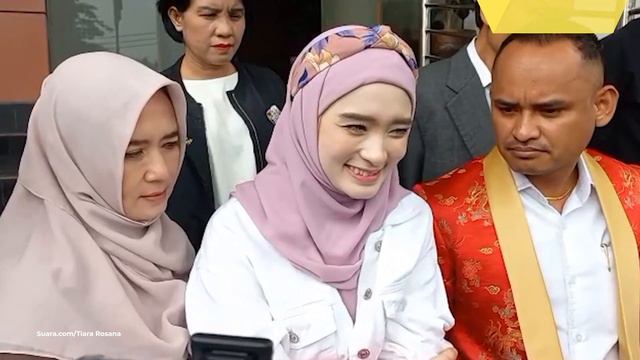 Inara Rusli Benarkan Virgoun Kasar pada Anak Saat Marah смотреть онлайн