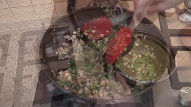 Картофельники из пюре с добавлением грибов, лука и зелени смотреть онлайн