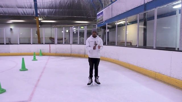 How To Ice Skate And Glide For Beginners - Skating 101 For The First Time Learn To Skate Tutorial смотреть онлайн