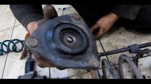 Замена передней стойки амортизатора Mitsubishi Lancer X