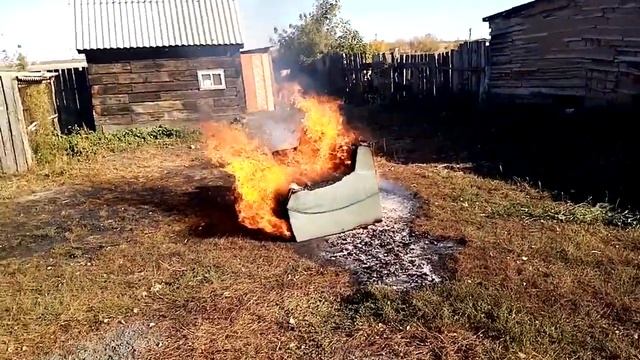 Горит диван смотреть онлайн