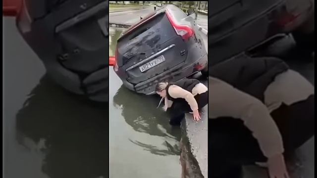 Пьяная девушка стала лучшим чиновником Подмосковья смотреть онлайн