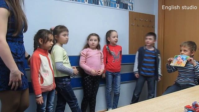 Present Continuous Questions Game. Английский для детей
