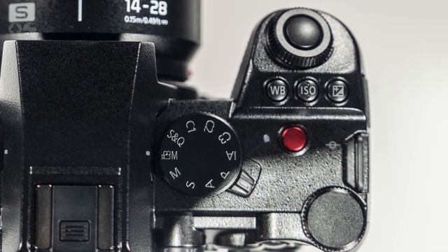 Panasonic LUMIX S5 II X vs S5 Mark II Differences! смотреть онлайн