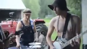 AC/DC - Thunderstruck Farm Edition