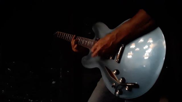 Foo Fighters everlong - solo electric cover DG 335 смотреть онлайн