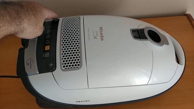 Miele S8340 EcoLine 1100W motor test смотреть онлайн