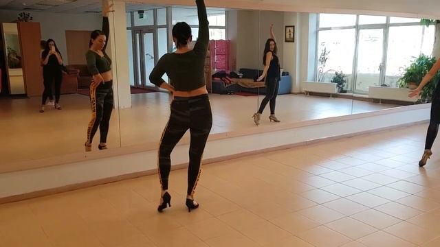 Bachata Lady Style Dance Class - Sensual Movements Techniques смотреть онлайн