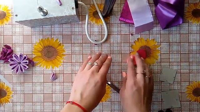 #резиночка канзаши#двухцветный лепесток#простоибыстро смотреть онлайн