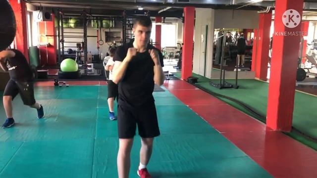 ДВИГАТЬСЯ КАК БОКСЁР!!!! РАБОТА НОГ В БОКСЕ