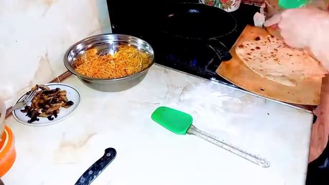 ШАУРМА ПО-ДОМАШНЕМУ?ЛАВАШ НА СКОВОРОДЕ смотреть онлайн