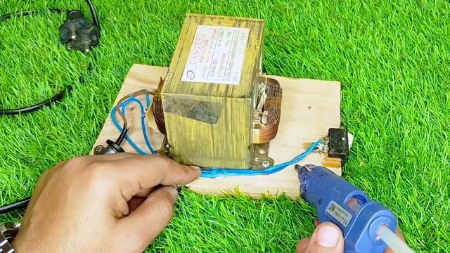 DIY SOLDERING IRON AT HOME||Using a 220V electric oven transformer смотреть онлайн