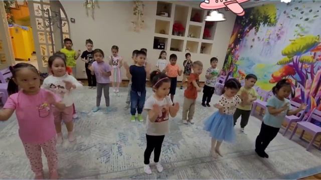 Урок музыки.Танец-игра на ускорение ."Самолеты летят" Танцуем с Анималиками.Детский сад "Умка"г.Умка смотреть онлайн