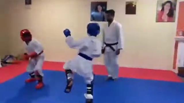 Beautiful score. смотреть онлайн