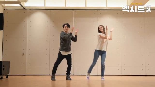 YOONA & JO JUNG SUK Dance/celebrate EXIT's 9 Million Movie Goers