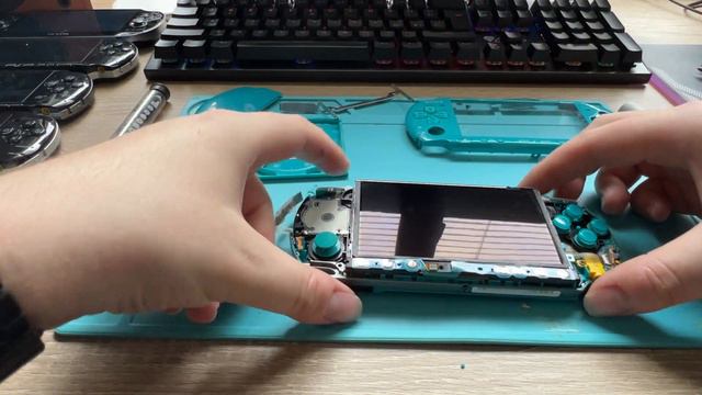 PSP 4000mAh Battery Mod (ENG subtitles) /// Modifikácia baterky PSP смотреть онлайн