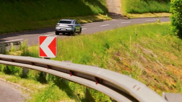 Dolomite Silver Porsche Cayenne Coupe S (2020)