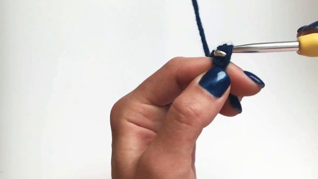 Основы вязания. Цепочка из воздушных петель. смотреть онлайн