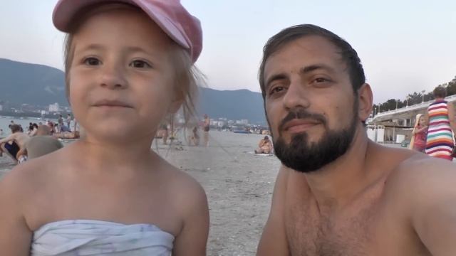 Влог с моря: Разговор Папы с дочкой .Купаемся, гуляем ГЕЛЕНДЖИК Черное море 2015 смотреть онлайн