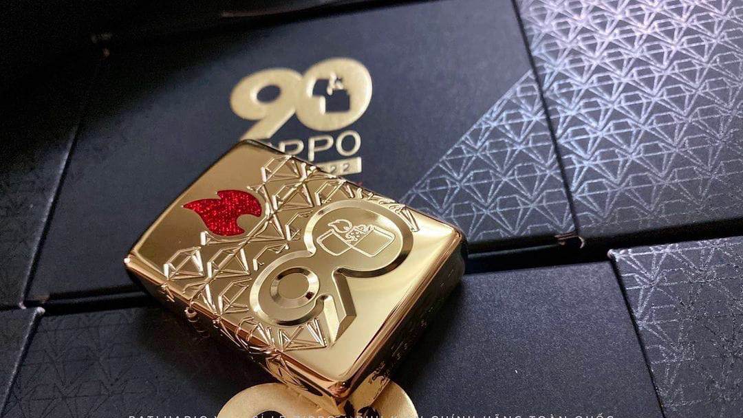 Zippo 49866 "2022 Collectible of the Year 90th Anniversary", Asia Pacific смотреть онлайн
