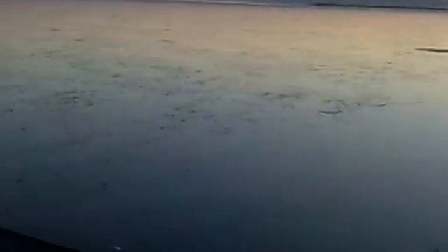 UAZ эвакуирует другой уазик из реки (( Дн-жинск. левый берег. смотреть онлайн