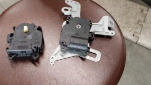 2004 Lexus RX330. Замена привода заслонки воздуховода. HVAC air blend door actuator replacement.