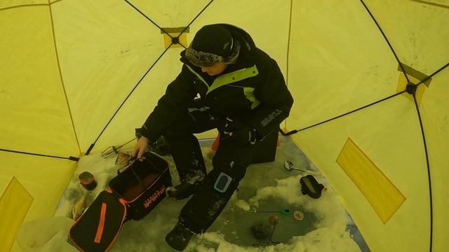 Зимняя рыбалка на Новоскаковском карьере. Рыбалка в Калуге. Попытка зимней ловли карпа. Зимний лещ. смотреть онлайн