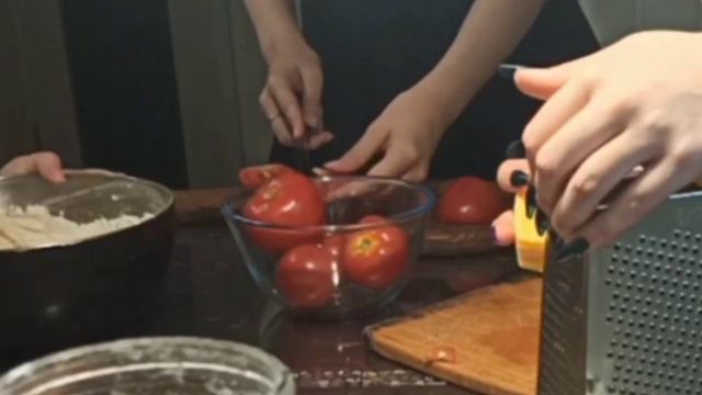 ДВА СЛЕПЫХ,ГЛУХОЙ и НЕМОЙ ГОТОВЯТ ПИЦЦУ смотреть онлайн